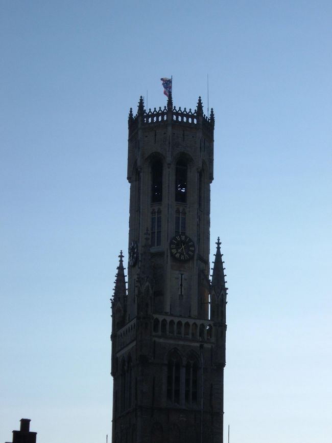 世界遺産の鐘楼<br />Festival、聖母被昇天の日のため、旗が立っている