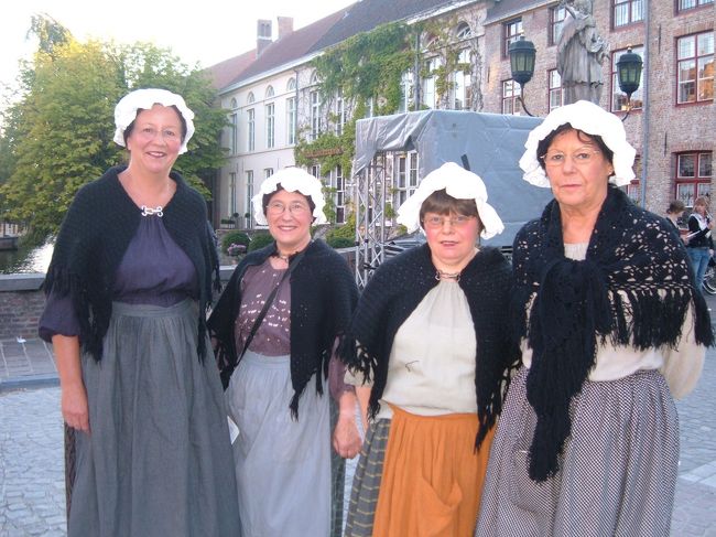 フェスティバルに参加のマダムたち