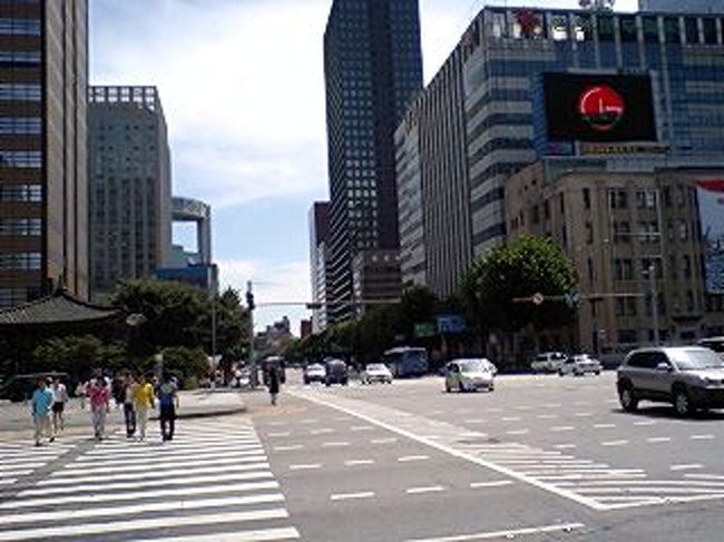 ちょっと足が痛くなってきた。<br /><br />本当普段歩かないから、ウオーキングでもして少しきたえなけらばと思うが。<br /><br />今となっては、遅い。