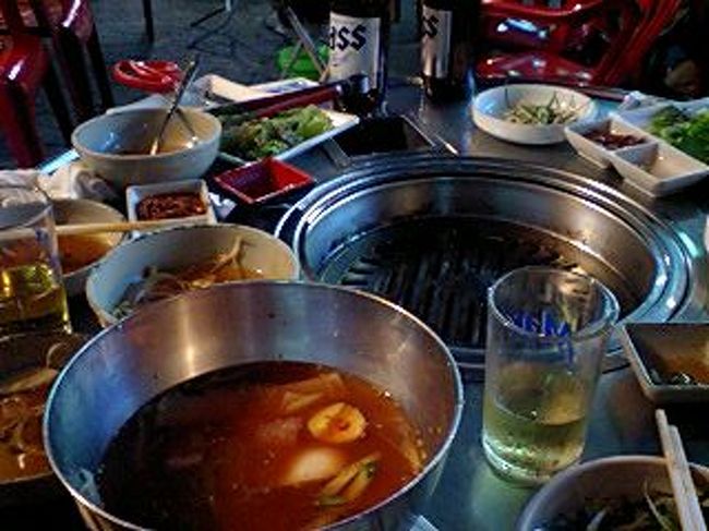 本当は明洞か南大門市場で焼肉と思いましたが、<br />もう歩き疲れ１８：００頃ホテルに帰ることにした。<br /><br />同じお店で、昨日もきたので、もう常連のような顔で冷麺、またまた骨付きカルビー３人前、豚肉１人前<br />韓国ビール５本、オレンジジュース（約４０００円）<br /><br />ジュースを近くのお店に買いにいきそれを出してくれました。1.5ℓ残りは持ち帰り。<br /><br />韓国ビールは、なんか味が薄い感じ。<br /><br />息子も大満足、焼き肉食べることなら韓国また来てもいいななんて、それ以外は日本語オンリーなので、話せないで疲れると。<br />性格は、おしゃべりなので、その分同行者が大変です<br />友人がずっと餌食になってました。