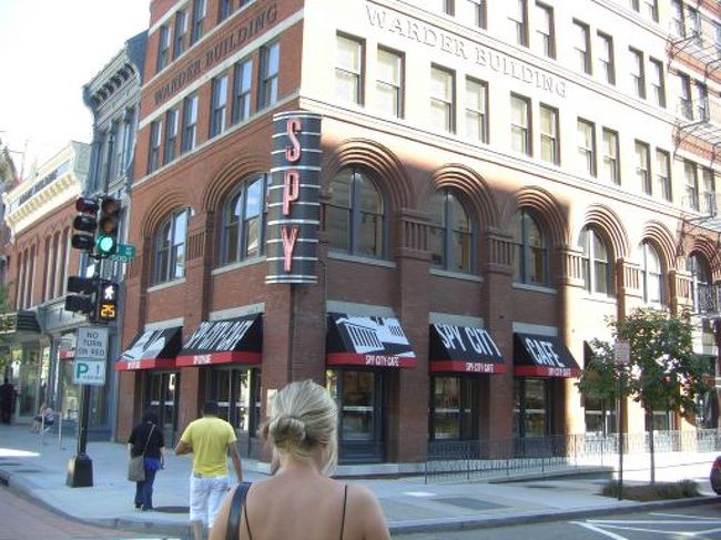 国際SPY博物館<br />靴の電話とか、リップスティック銃！<br />まさに気分はJames Bond but 全部本物。<br />めちゃ面白いけど、かなり混んでるから朝いちばんがお勧め！