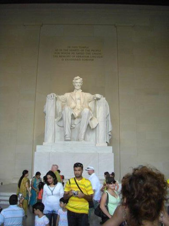 リンカーン記念堂。<br />台湾の蒋介石の中正祈念堂とそっくり。<br />もちろん台湾がパクリだけどね。