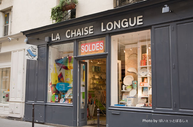 凱旋門のあとは、サン・ポール駅まで行って、<br /><br />マレ地区を探索。<br /><br />ここはラ・シェーズ・ロングという雑貨屋さん。<br /><br />カラフル＆ポップな品揃えで、かわいいものばっか。<br /><br />いろいろ買っちゃいました。<br /><br />ほんとはカラフルなビニール傘も買いたかったんですが、<br /><br />帰りにかさばることを考え、やむなく断念。