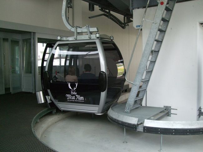 ゴンドラは、途中で一回乗り換えます