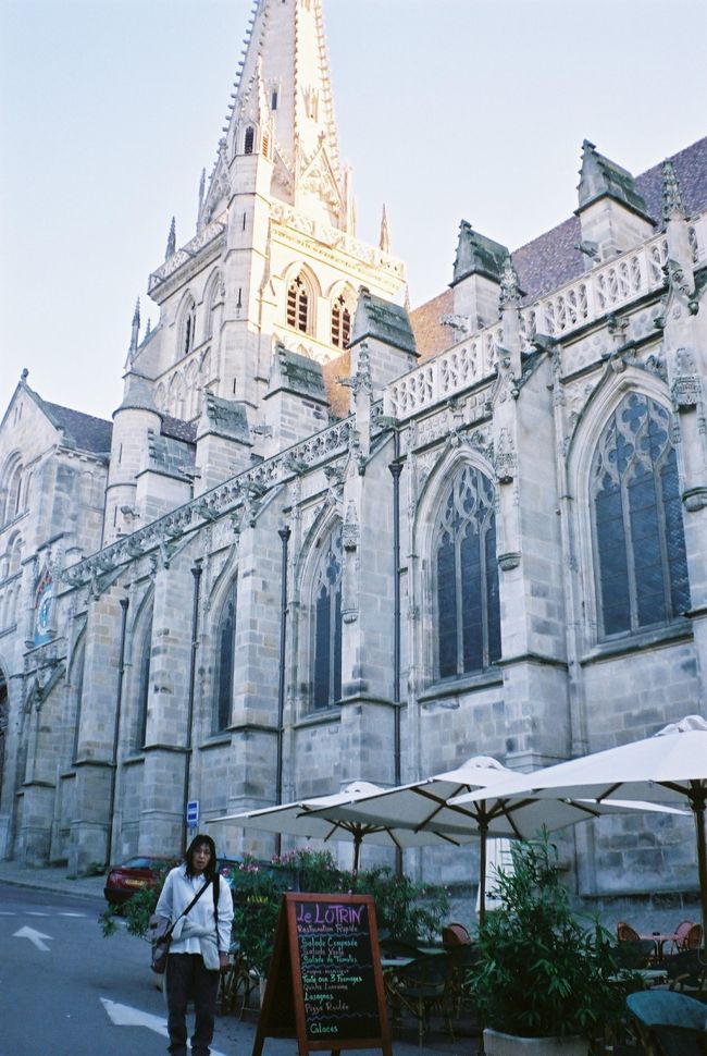 つづいて、サン・ラザール大聖堂へ。<br />