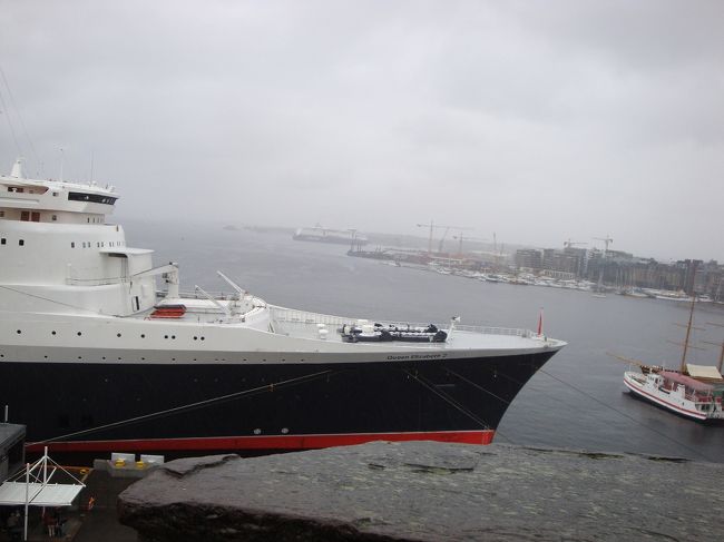 そのあとは港の近くへ。う〜ん、もうちょっと天気がよかったらなあ。。。一日中、雨が降ったりやんだりでした。