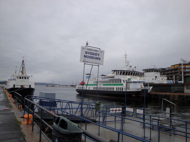 市庁舎近くの乗り場から船でビイグドイ地区へ行きます。