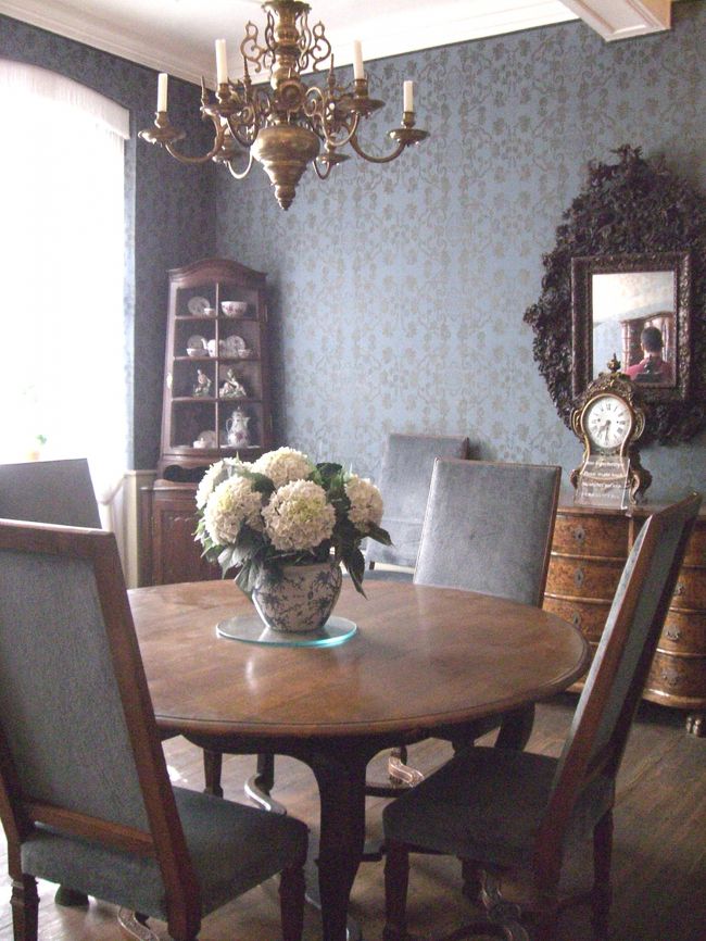 家内はなんとか言うブランドの陶器があちこちの部屋にディスプレーされていることに大喜び。<br />