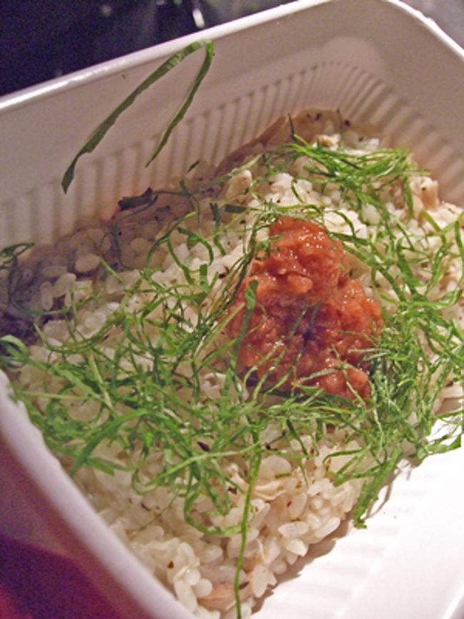 最後の主食は、Risotteria.GAKUの<br /><br />『ゆで鶏と梅しそのサッパリリゾット』(￥600)。<br /><br />文字通りサッパリしていて、梅しそもいいアクセント。<br /><br />ちょっと満腹気味でも、美味しく食べられました。<br /><br />お気に入り度：★★★★