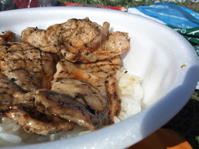 ここからHEAVEN'S RESTAURANTに移動。<br /><br />sweet drops cafeの『豚丼』(￥600)。<br /><br />タレが甘めで美味しいんですが、<br /><br />ちょっと豚肉がかため＆少ない感じが…。<br /><br />お気に入り度：★★★