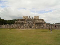 Templo de los Guerreros (戦士の神殿)。