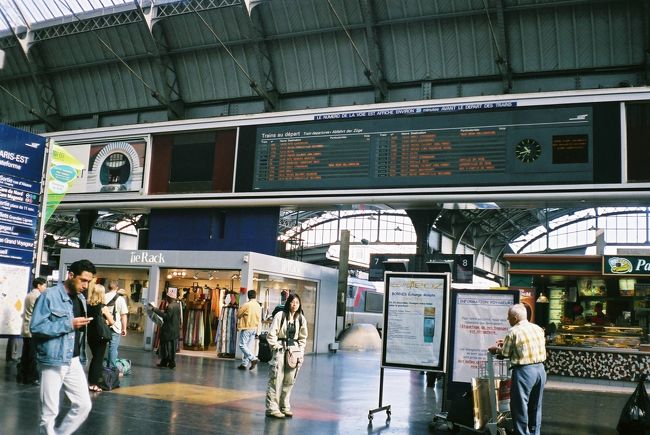 翌日、いったんパリへ出てランスへ。（パリ東駅）<br />