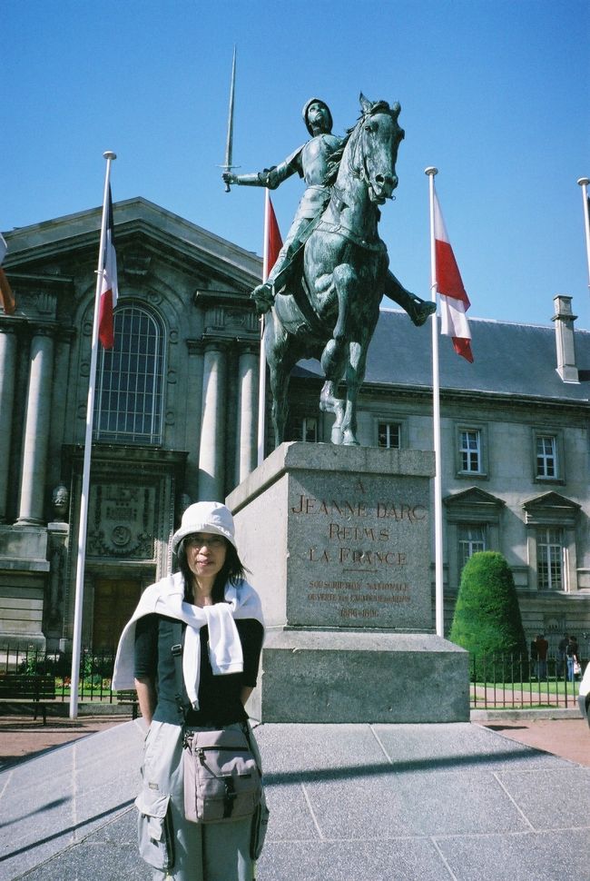 ランスはジャンヌ・ダルクゆかりの地です。（１４３１年、１９才で火刑に。）<br />