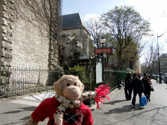 サンジェルマン・デ・プレのメトロの入り口。

今日はこれから＜ヴェルサイユ宮殿＞まで行ってきます！