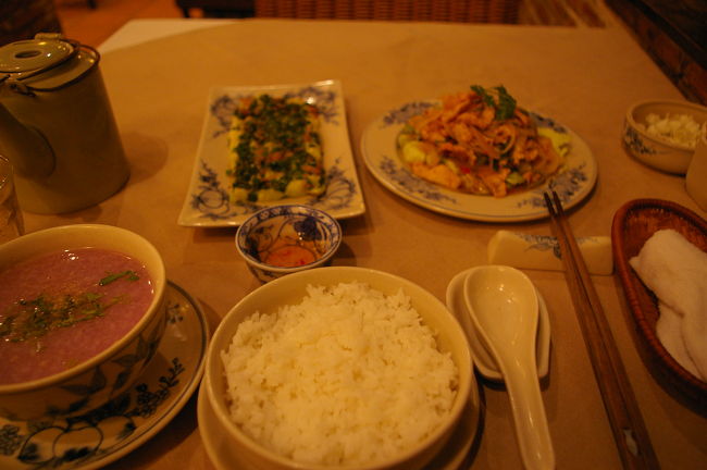 日本人オーナーが孤児たちが社会で働けるようにとここでは教育をしているとのこと、現地物価にくらべると観光客価格ですが、その心意気に感銘しました。<br /><br />実際に店員さんはすごく丁寧で行き届いたサービスだし、英語も堪能で正直思っている以上にすばらしいレストランでした。もちろん味もおいしく満足でした。