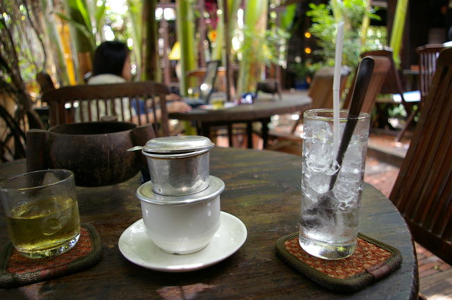 翌朝はのんびりスタート。<br />朝食はホテルでとり、近くのカフェでベトナムコーヒーを飲みながら今日一日のプランをねる。<br />