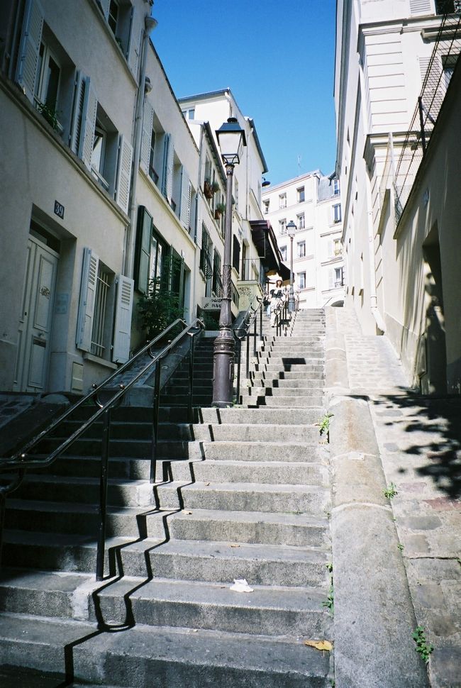 パリへ。<br />モンマントルの丘の安宿に連泊しました。<br />