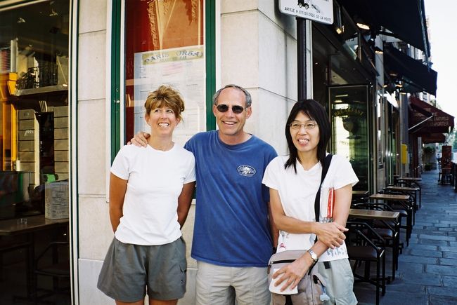 街角で、ツール・ド・モンブランで一緒だったアメリカ人夫妻とばったり。<br />あるんですねぇ、こんなことって。<br />