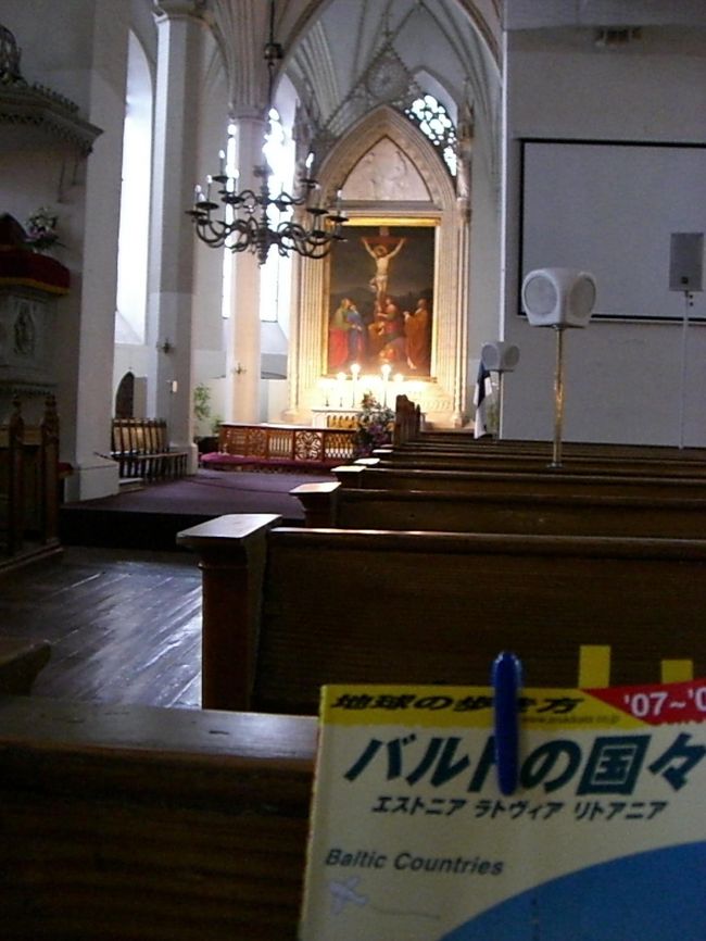 教会内部は無料です。<br /><br />でも、外観が結構ボロボロで、<br />改装しすぎず、古い素朴な感じもいいけど<br />ガラスが割れていたり。<br />入場料を取ってもいいのに。って思いました。<br />