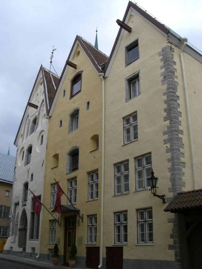 三人姉妹<br /><br />こちらは５つ星ホテル