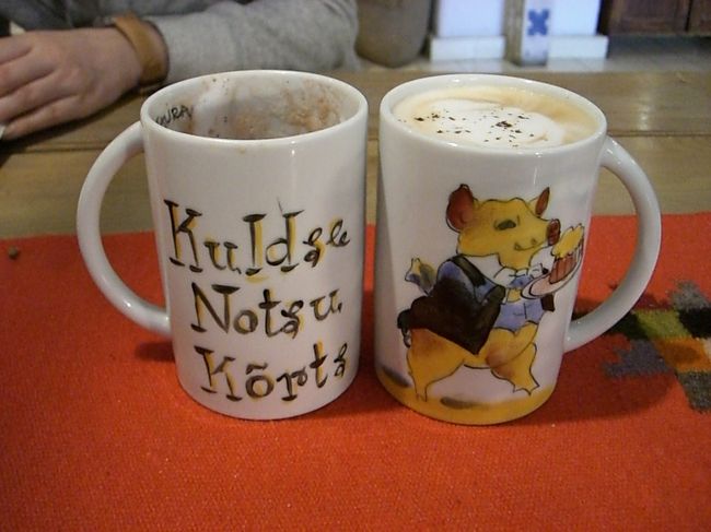 マグカップがかわいい。<br />ココアとカプチーノ<br />各ＥＥＫ３５<br />このカップは売ってます♪<br /><br />買おうか迷ったけど、<br />フィンランドでいろいろ買うつもりだから、我慢！