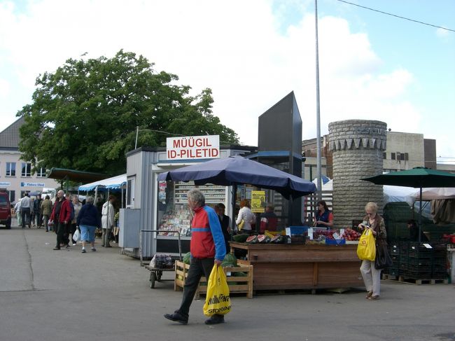 向かったのは中央市場！