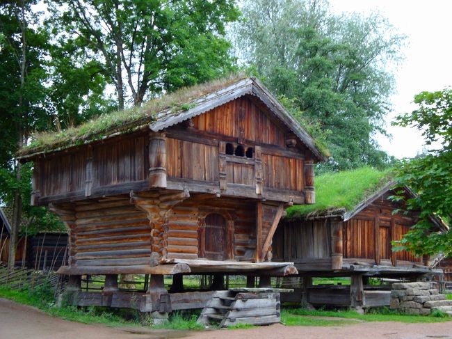 こんな古そうな建物も展示されていました。