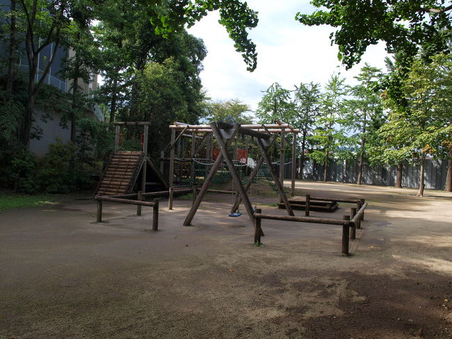 子供もまだいない公園