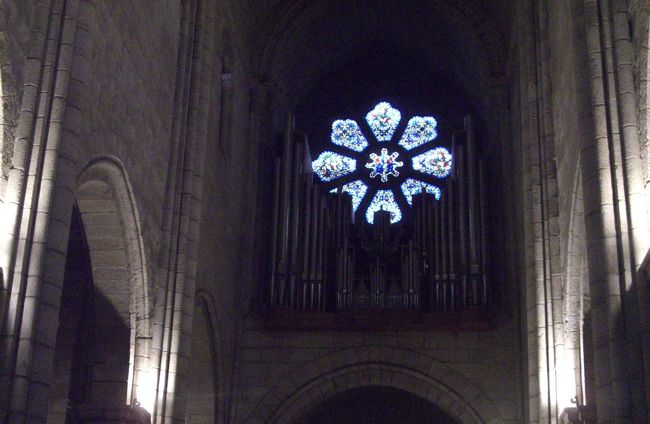 カテドラルのバラ窓。<br />