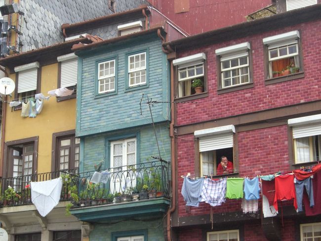 リベイラの洗濯物とおじさん。