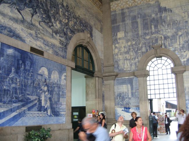 ベント駅のアズレージョ。<br /><br />アズレージョは町の歴史と自慢を紹介する言わば観光パンフレットのようです。<br />