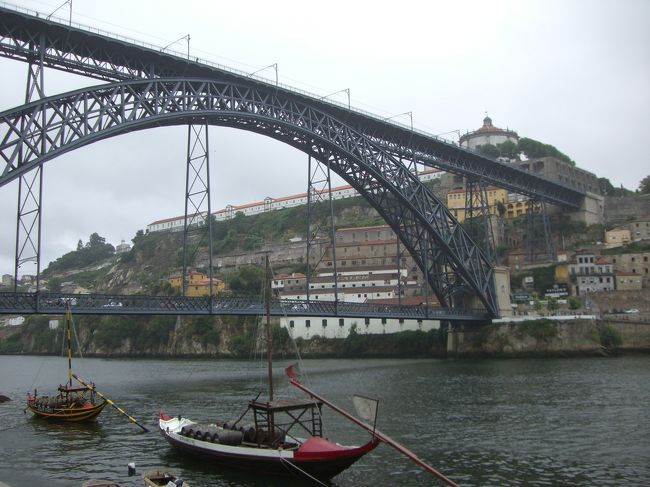 リベイラからのドウロ川対岸の景色。<br />