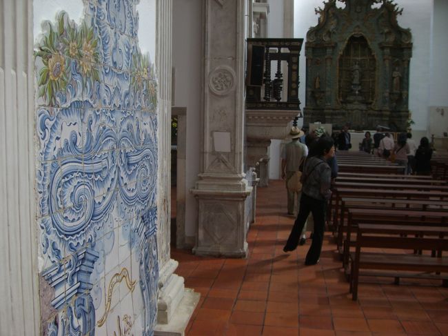 アヴェイロのカテドラル。修道院と共に、地味ながら味わいのある教会でした。物語もありますし。<br />