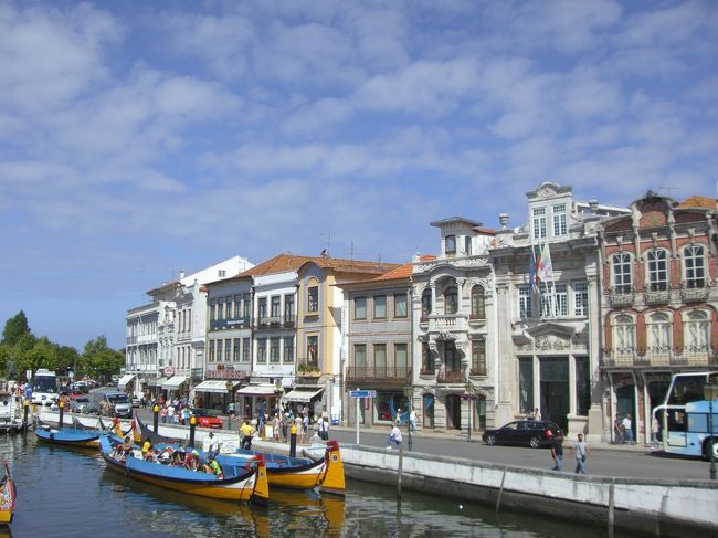 ベニスにたとえる表現もありますが、どうでしょうか。舟遊びもする時間もありませんでしたし、短時間の滞在では残念ながら水の都ぶりはさほど感じることはできませんでした。<br /><br />街並みはどこかしらディズニーシーやハウステンボスのような、「作られた」わざとらしさが少し漂います。<br />