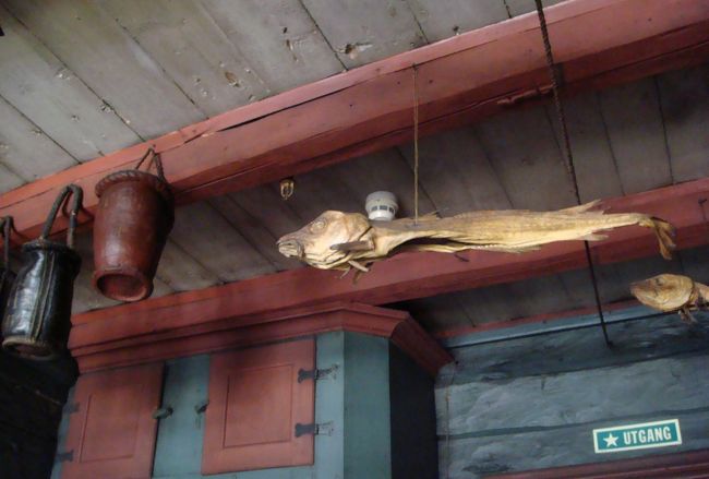 干しタラが天井からぶら下げてありますが、これはお守りだそうです。