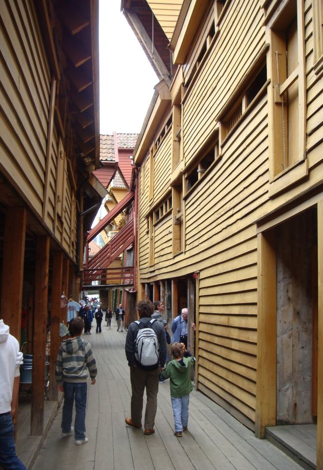 また路地を抜けてブリッゲン通りに戻るところです。