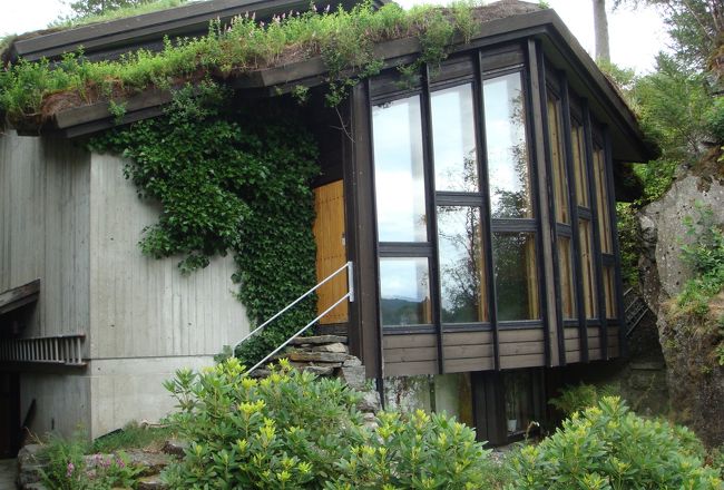 窓ガラスのところがホールのステージだそうです。<br />