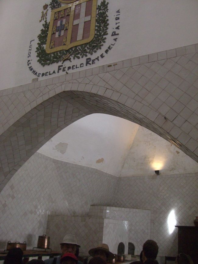 こちらは現役ではないでしょうが。台所です。<br />