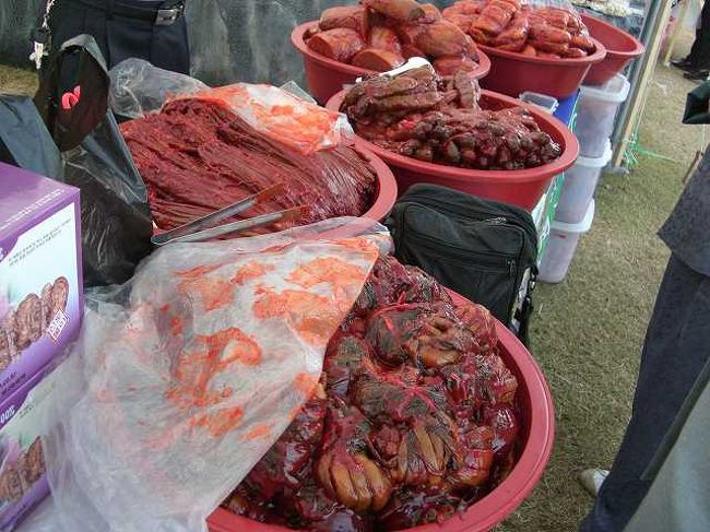 キムチの山<br /><br /><br />韓国といえば、やっぱりコレははずせない、キムチの山です。<br />こんなにガッツリ出されても困っちゃいますけどね＾＾；