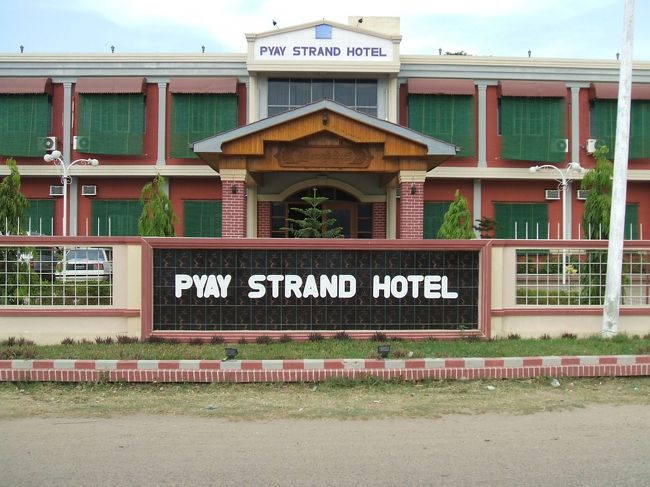 川のほとりにある街で一番のストランドホテル。