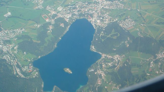 飛行機から見たブレッド湖です。たまたま発見しました。