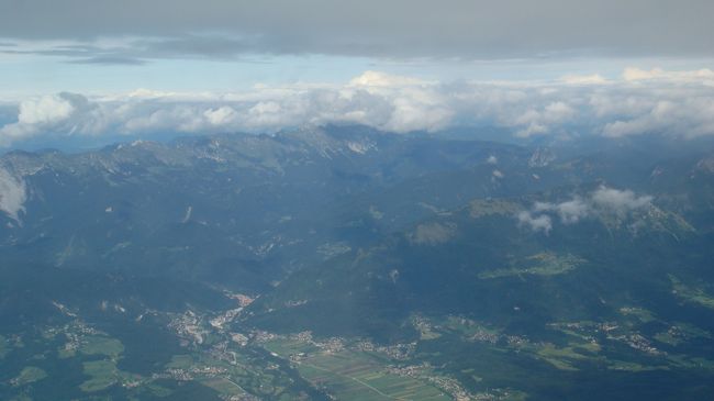 これも飛行機の中からです。