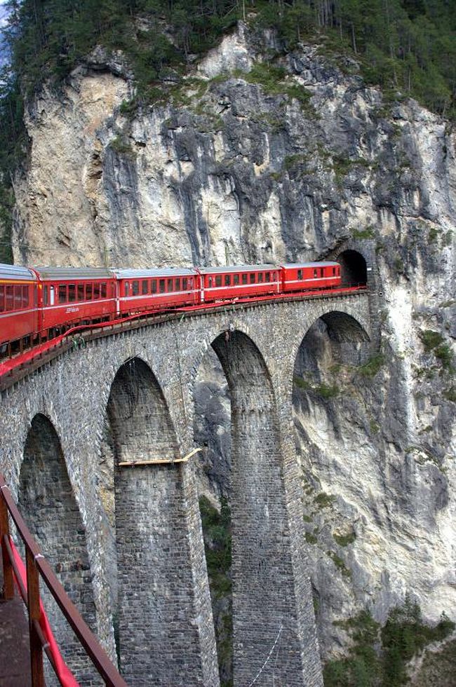 ランドバッサー橋です。ベルニナ急行のハイライトです。