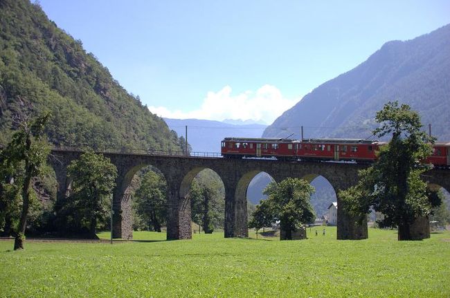 オープンエアのループ橋。綺麗です。