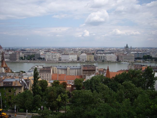 　川沿いの景色を一望。川の向こうはペスト側。