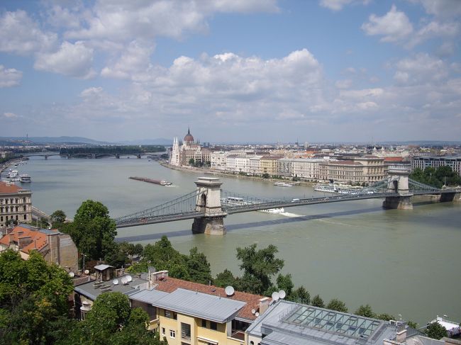 　ミュージアムの前からチェーンブリッジを撮りました。