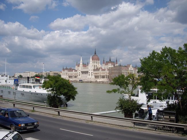 　下りきってからちょっと歩いて議事堂Parliamentを撮りに。