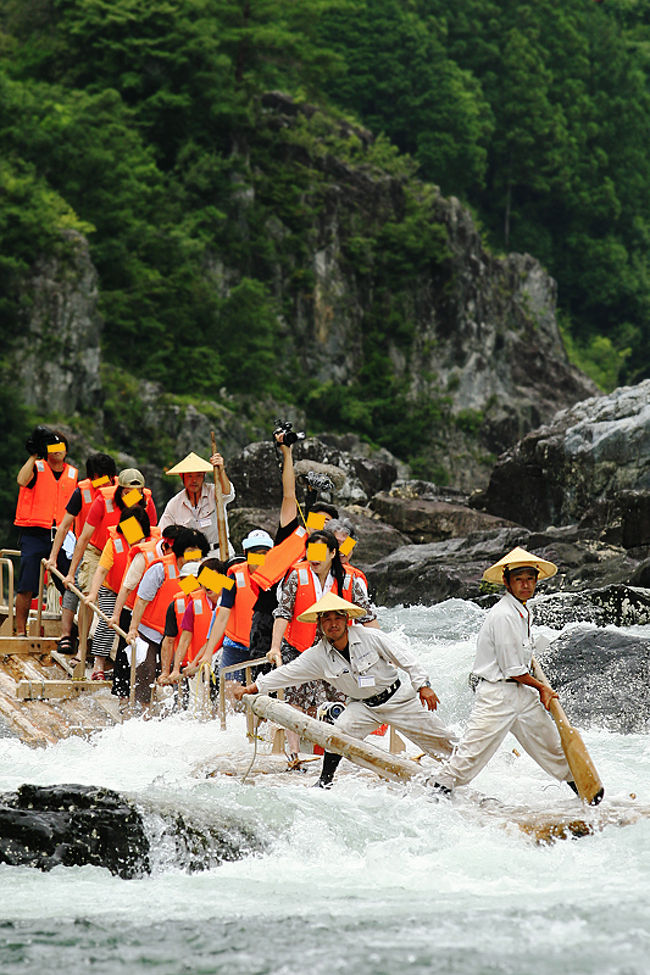 北山川観光筏下り 筏で激流下りはラフティングを越えるか ここは日本唯一の飛び地の村 和歌山県北山村 三重県の旅行記 ブログ By Kuropisoさん フォートラベル