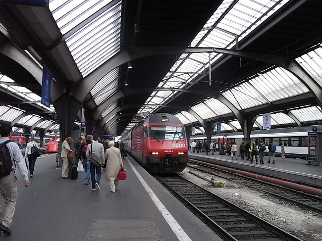 特急IC816。<br />私たちが乗る予定の列車が<br />ホームに滑り込んで来た。<br />