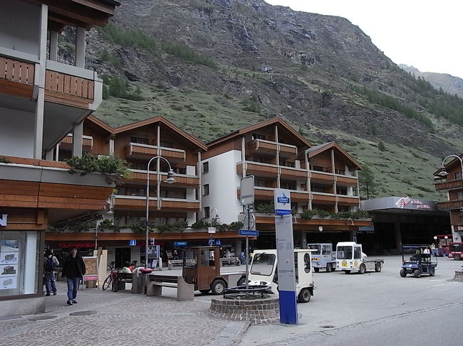 ツェルマットはアルペン・リゾートという雰囲気の<br />こぢんまりとしたかわいらしい街です。